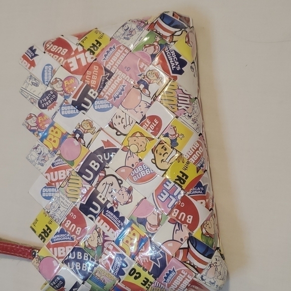 Handmade bubble gum Beano Wristlet - Picture 4 of 11